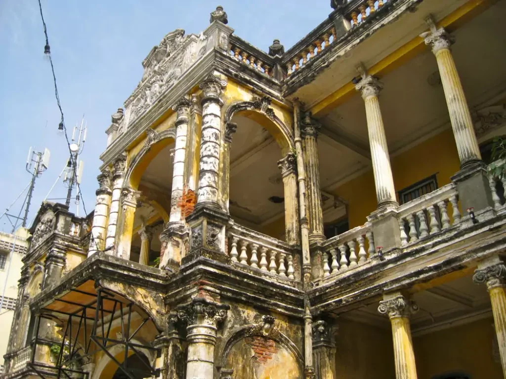 Architecture Tour – Central Phnom Penh by Cyclo