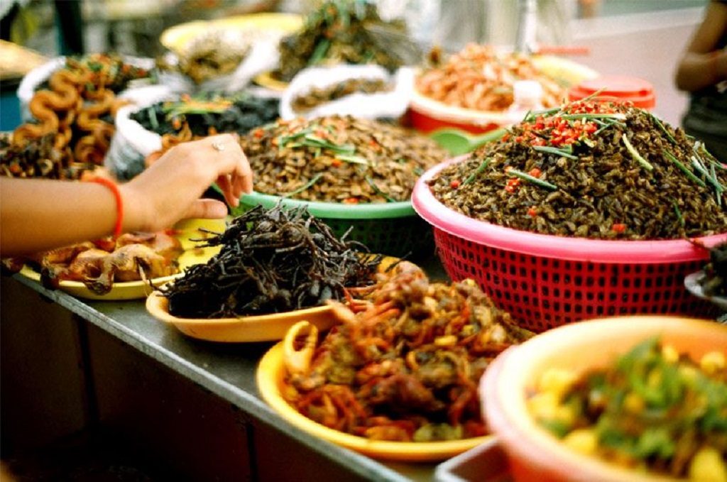 Phnom Penh Evening Foodie Vespa Tour