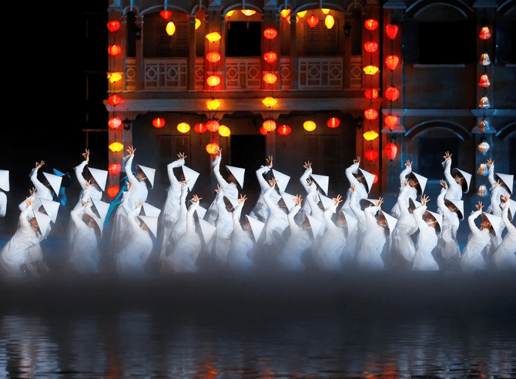 Ao Dai Show Performances at Danang