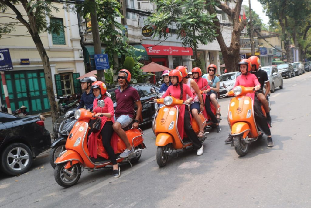 Hanoi Female Vespa Nightlife and Food Tour