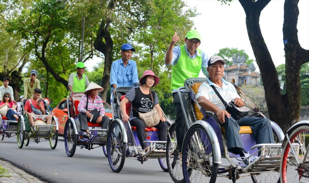 Hue Night Cyclo & Street Food Experience