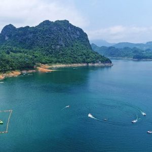 Half Day Boat Tour on Hoa Binh Lake
