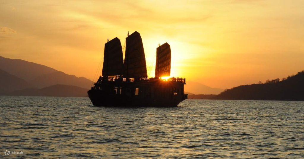 Emperor Cruises Sunset Dinner Experience