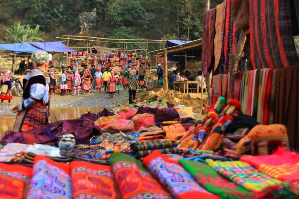 Muong Hum Market