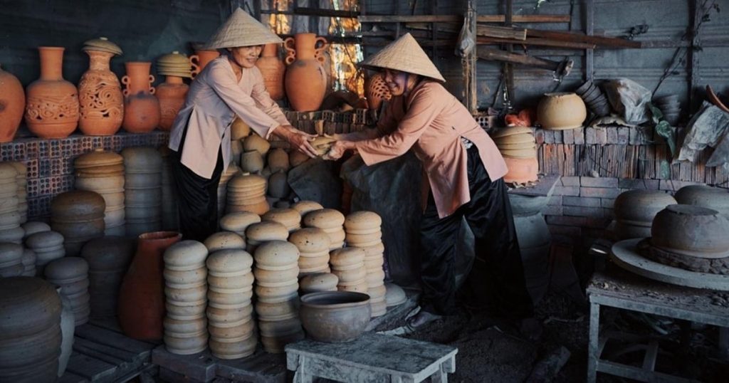 Thanh Ha Pottery & Kim Bong Carpentry Tour
