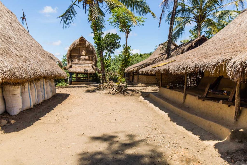Land Cruise and Lombok Circle