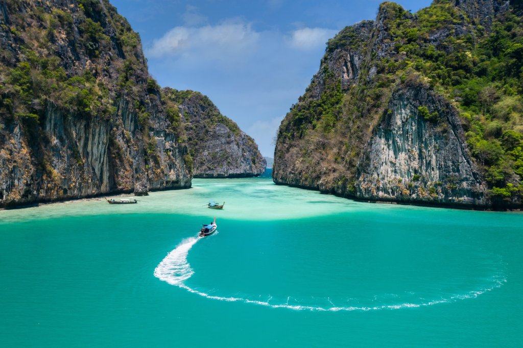Phi Phi Island, Bamboo Island