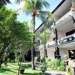 Bakung Beach Resort courtyard with palm trees and green plants