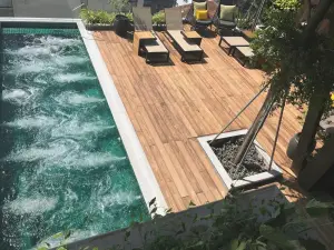 Au Lac Legend Hotel